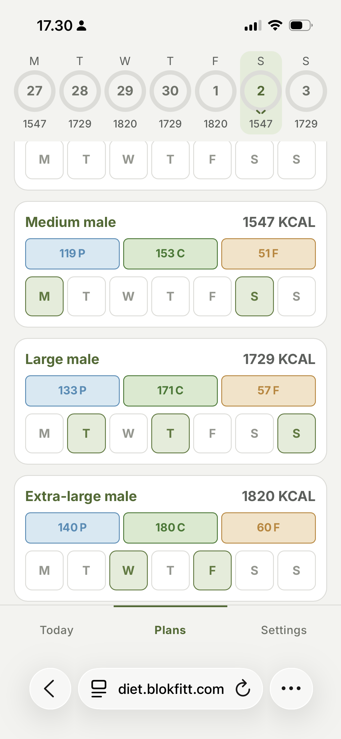 Day pills Mo to Su on a calorie target card showing weekday assignment